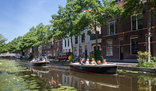 Varen met Canal Hopper Delft, drankjes, hapjes
